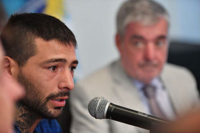 Lucas con el Gobernador de Chubut