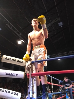 Sasso ganó por puntos ante mucho público en Río Cuarto.